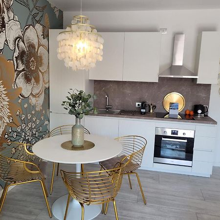 Lago-Apartment Midy, Sfeervol, Zwembad, Airco Domaso Luaran gambar