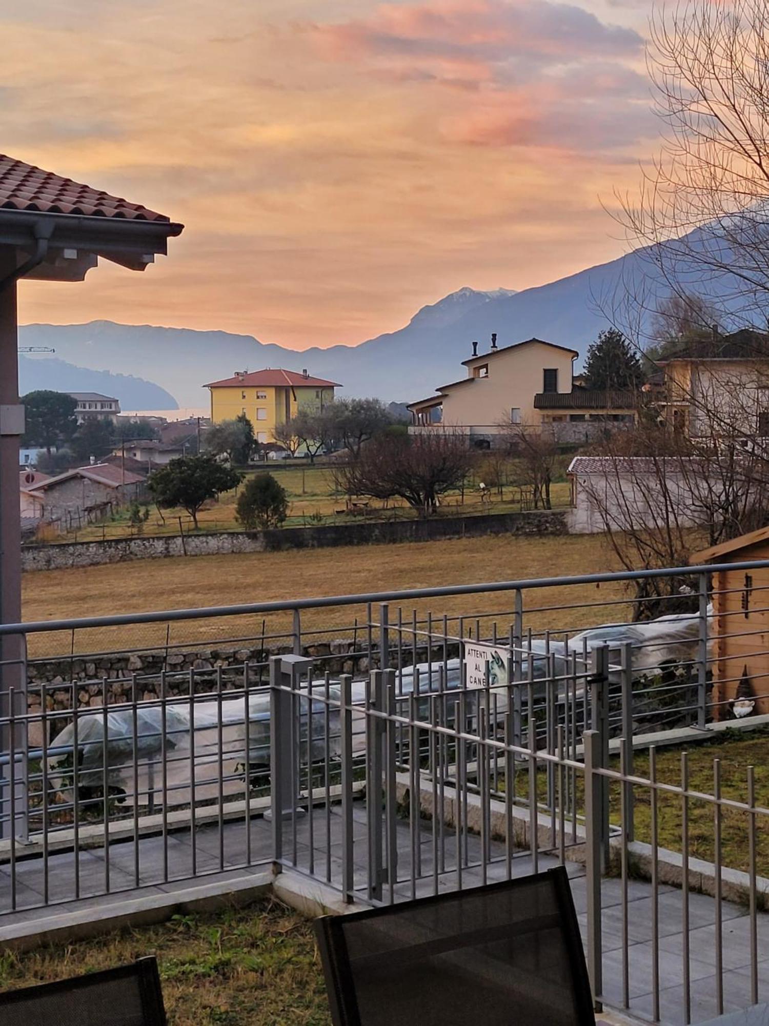 Lago-Apartment Midy, Sfeervol, Zwembad, Airco Domaso Luaran gambar
